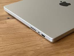 Apple MacBook Pro - Notebook - 16" - Apple M4 Max - 36 GB - - - 2 TB SSD - Apple M4 Max. - Silver