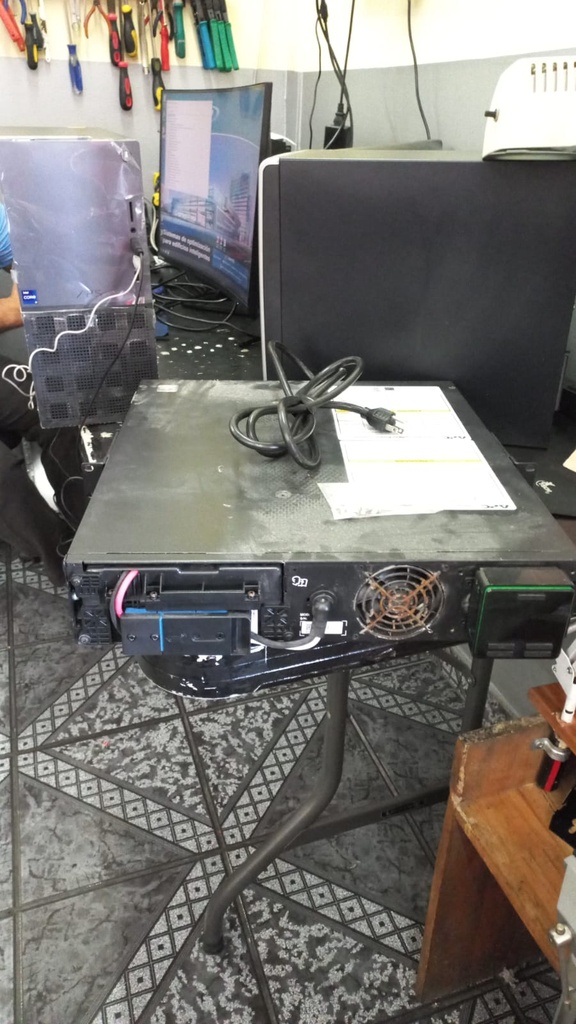 SRT1500RMXLA UPS-APC